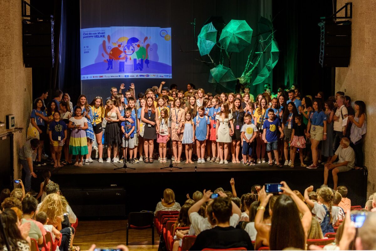 Djeca na zatvaranju 30. Kotorskog festivala, foto: Krsto Vulović